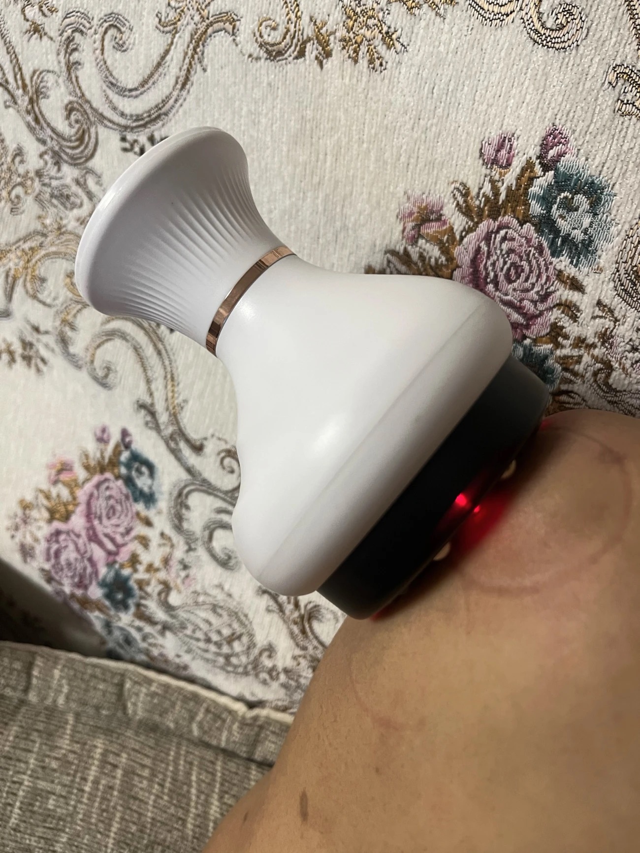 가정용 웰니스를 위한 전동 괄사 기기: 온열 요법, 흡입, 경락 소통, 부항 기능을 갖춘 스마트 마사지기 photo review